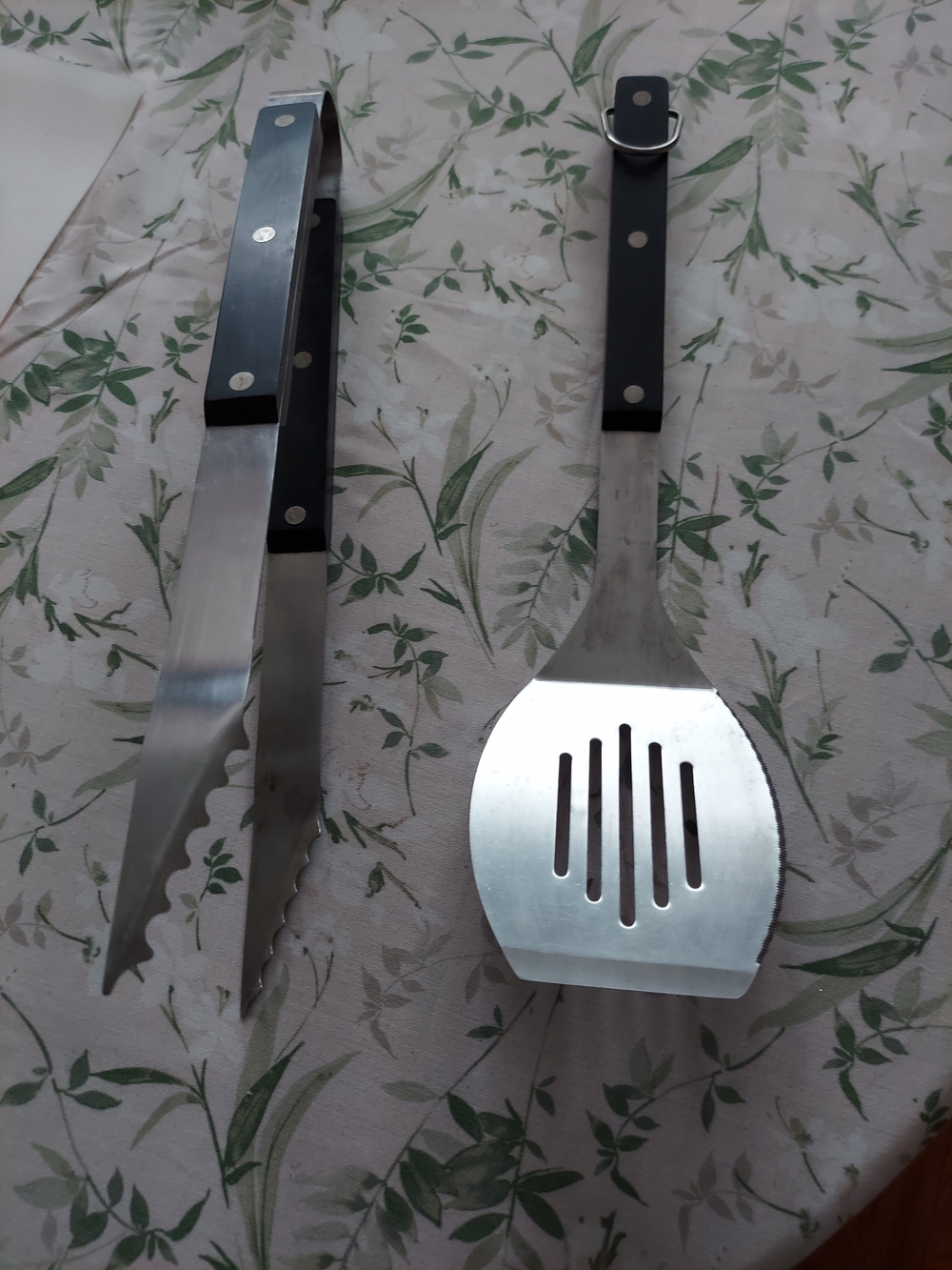 Black Handle Stainless Steel BBQ Tongs and Slotted Spatula Set